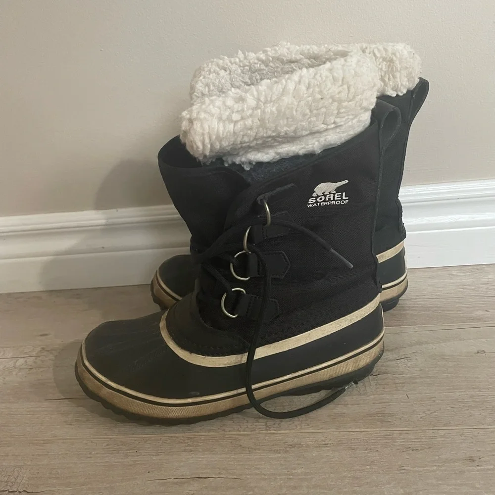 SOREL Black Winter Boots Size 7 - Picture 2 of 6